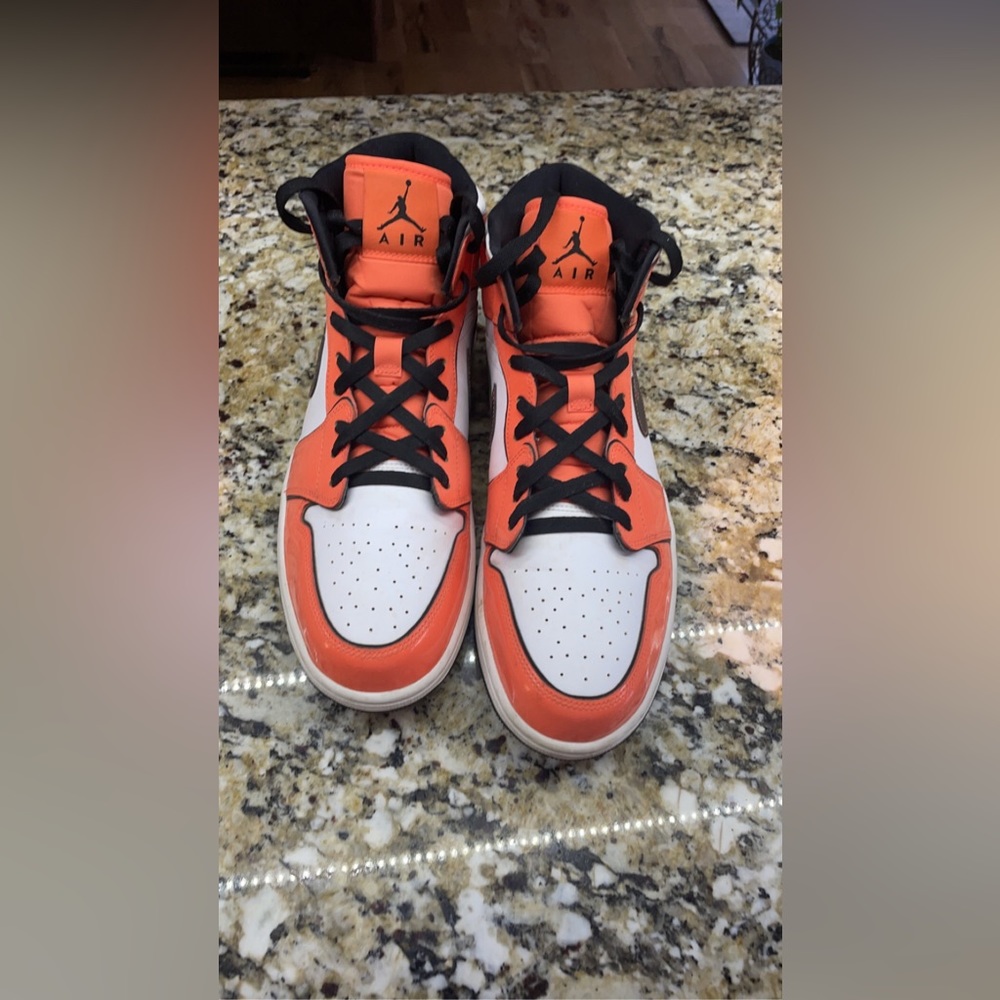Jordan 1 Mids rarely wore - Picture 2 of 2